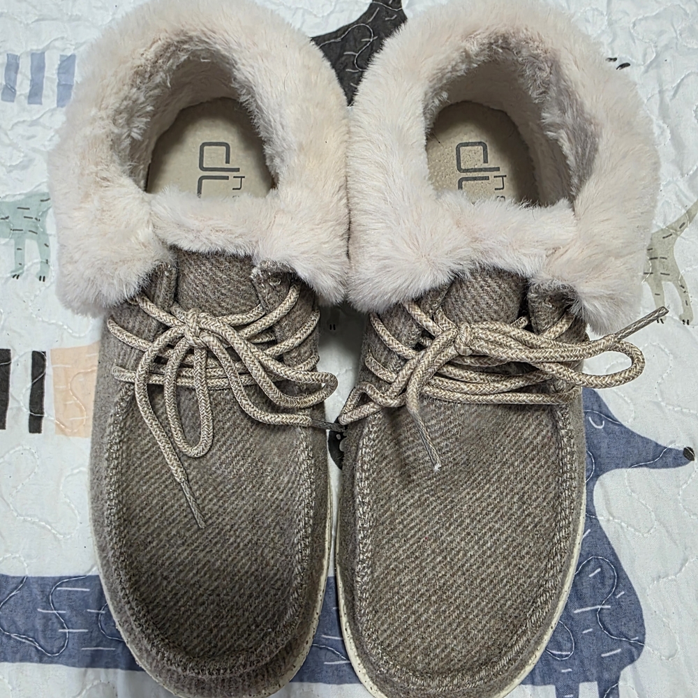 Women's Tan Faux Fur Lined Slippers